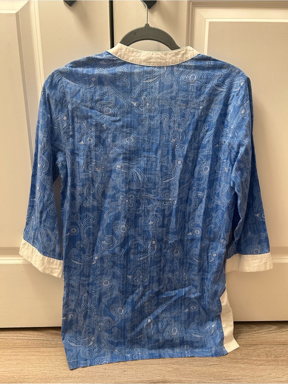 J. McLaughlin Women's Blue Printed Tunic with White Trim V Neck 💯 Cotton XS - Picture 9 of 11
